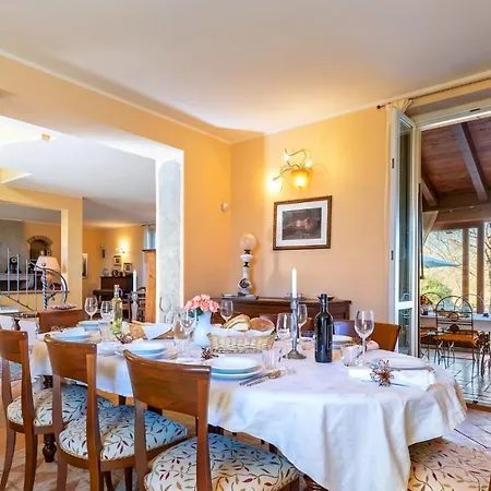 Villa Uvaspina 8, Emma *