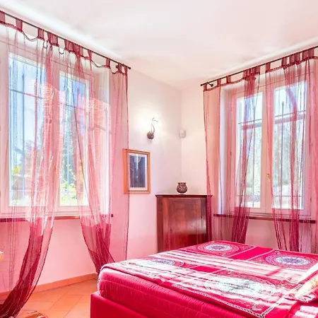 Uvaspina 8, Emma