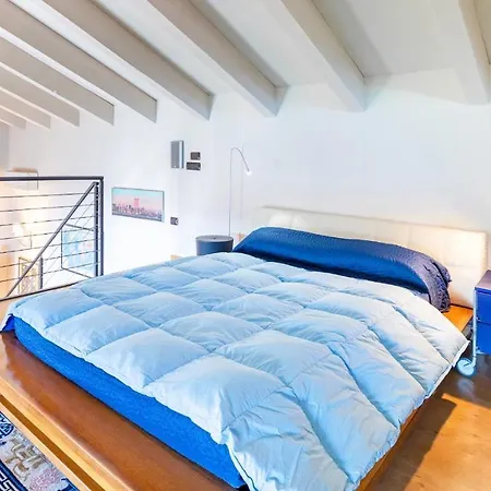 Villa Uvaspina 8, Emma