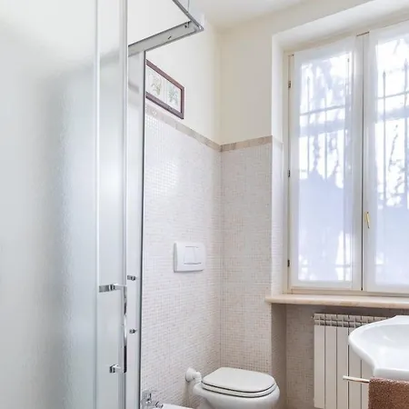 Uvaspina 8, Emma Villa