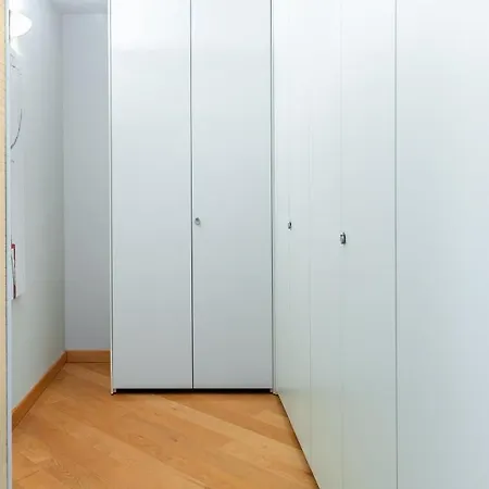 Villa Uvaspina 8, Emma