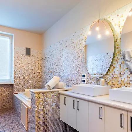 Uvaspina 8, Emma Villa