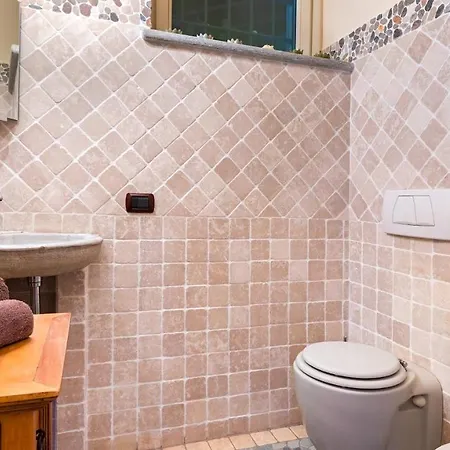 Villa Uvaspina 8, Emma Antignano (Piedmont)