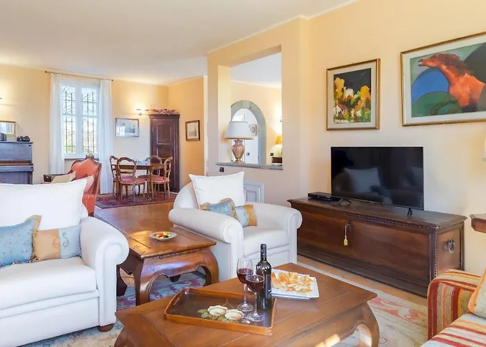 Uvaspina 8, Emma Villa