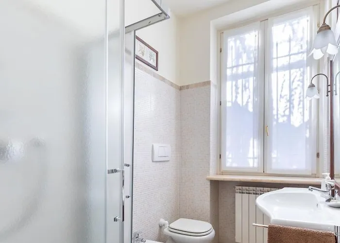 Uvaspina 8, Emma Villa