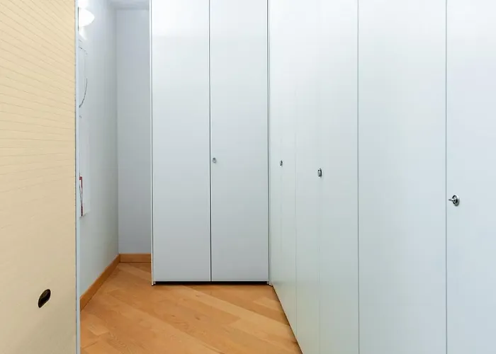 Villa Uvaspina 8, Emma