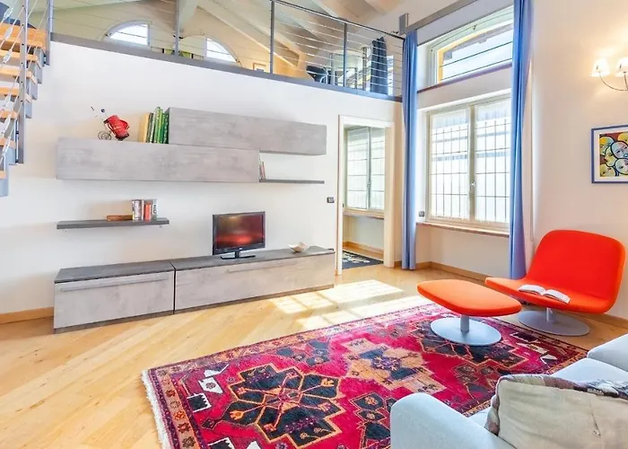 Uvaspina 8, Emma Villa